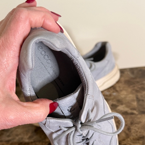 Ecco Light Gray Sneakers - Picture 2 of 6